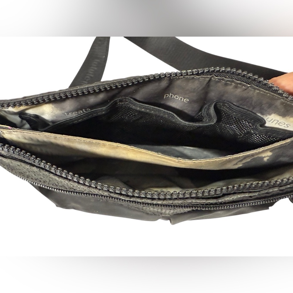AC11 Lululemon Black Free Spirit Bag Belt Bag/Crossbody - Picture 9 of 15